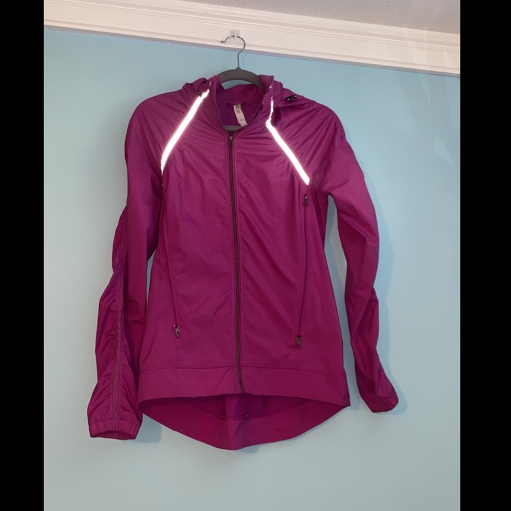 ✨Lululemon light wind breaker✨